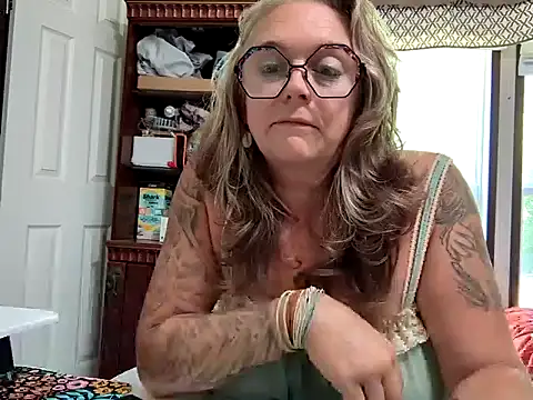 Blondejenn online show from 7, 4, 2026