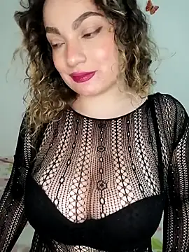 Snapshot of honey_hornie chatting on 8, 7, 2026 honey hornie online show from 8, 7, 2026