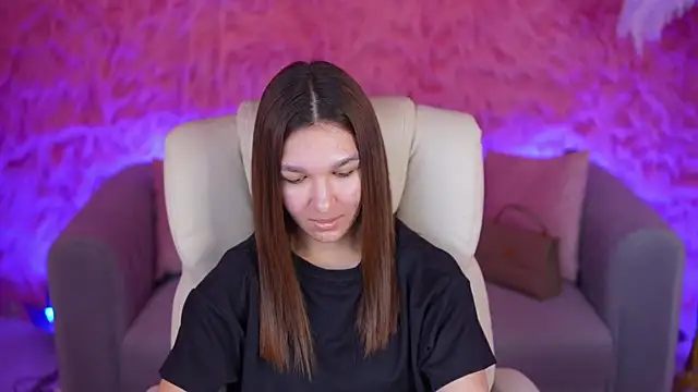 Snapshot of ViolettStar_ chatting on 6, 4, 2026 ViolettStar online show from 6, 4, 2026