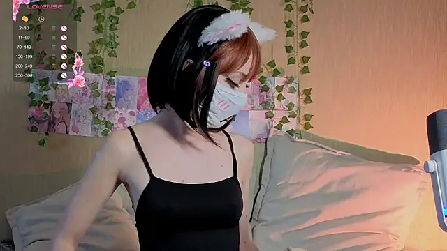 LunaNyanmi online show from 13, 5, 2026