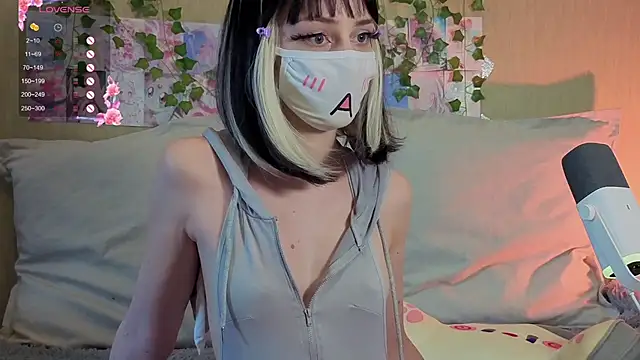 Snapshot of LunaNyanmi chatting on 31, 5, 2026 LunaNyanmi online show from 31, 5, 2026