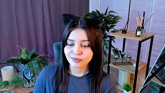 MarianneAuvil online show from 11, 4, 2026