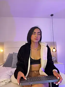 Snapshot of dhalia_lux_ chatting on 24, 4, 2026 dhalia lux online show from 24, 4, 2026