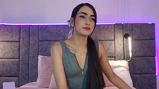 Snapshot of dhalia_lux_ chatting on 5, 7, 2026 dhalia lux online show from 5, 7, 2026