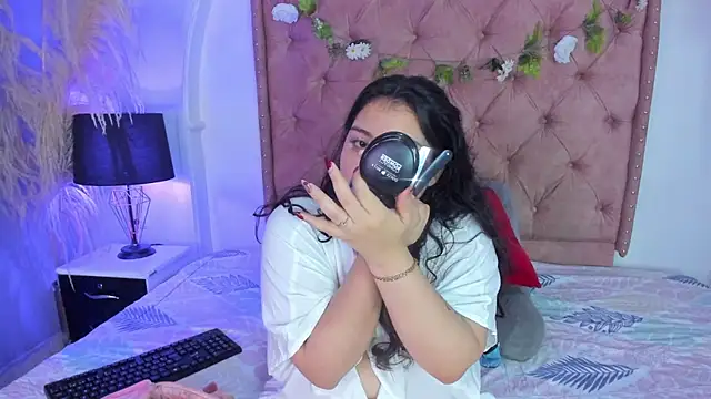 Snapshot of ROSELEI_ chatting on 27, 5, 2026 ROSELEI online show from 27, 5, 2026