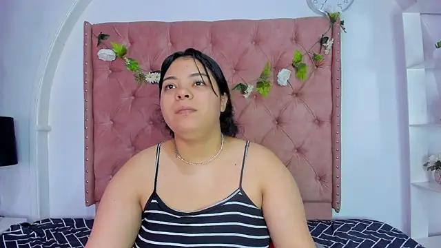 Snapshot of ROSELEI_ chatting on 3, 6, 2026 ROSELEI online show from 3, 6, 2026