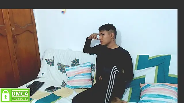 Snapshot of Denzel_Ass26 chatting on 4, 5, 2026 Denzel Ass26 online show from 4, 5, 2026