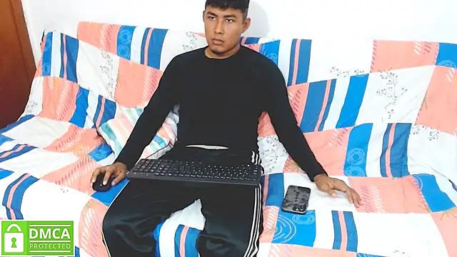 Snapshot of Denzel_Ass26 chatting on 13, 5, 2026 Denzel Ass26 online show from 13, 5, 2026