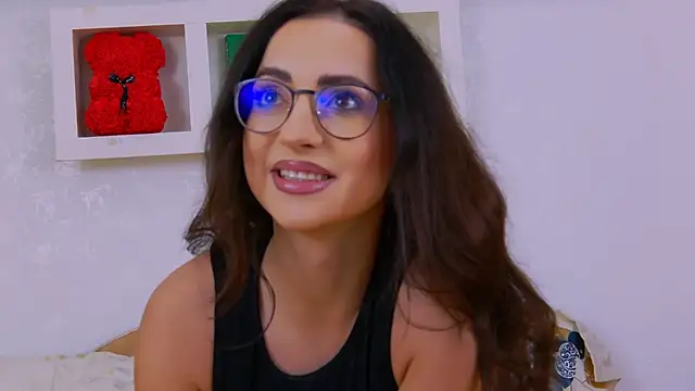 KarolDolly05 online show from 15, 4, 2026
