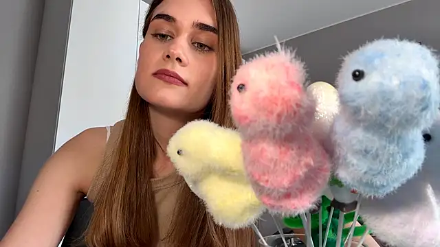 SharellFraleigh online show from 15, 4, 2026