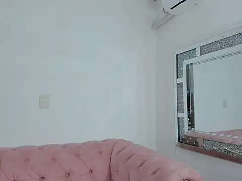 Saarahfoxx online show from 15, 4, 2026