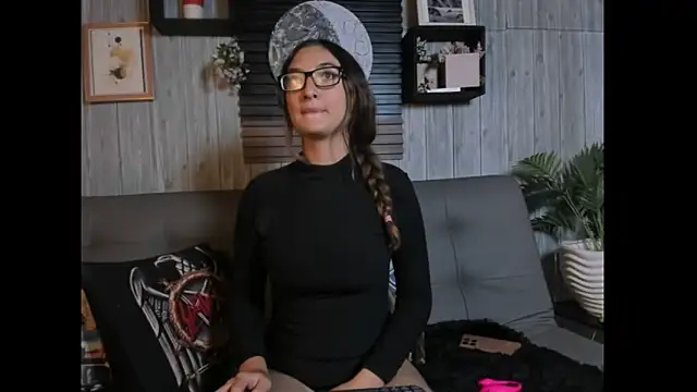 Alucarda666 online show from 7, 5, 2026
