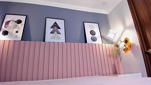 mia fox 1 online show from 16, 4, 2026