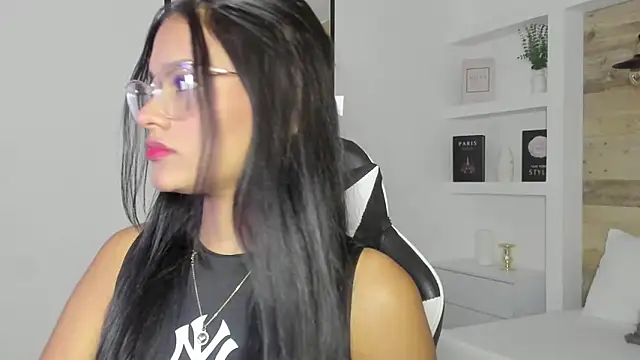 naia smellie online show from 11, 4, 2026