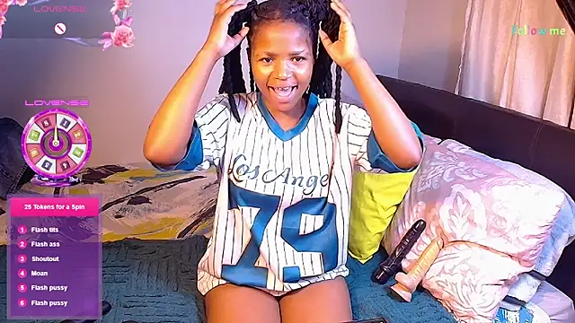 Snapshot of CocoaBelle chatting on 2, 5, 2026 CocoaBelle online show from 2, 5, 2026