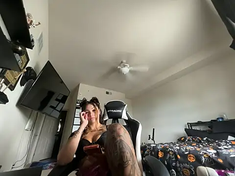 Tattedphoenix online show from 25, 6, 2026