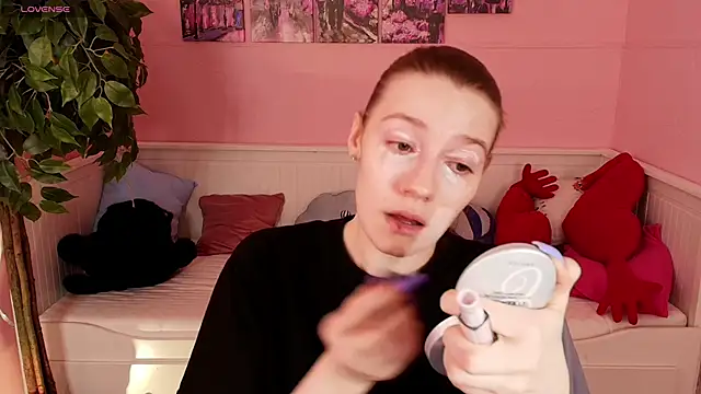 Snapshot of Vanessa___Lui chatting on 8, 4, 2026 Vanessa Lui online show from 8, 4, 2026