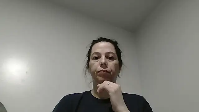 Snapshot of lily1982 chatting on 4, 5, 2026 lily1982 online show from 4, 5, 2026