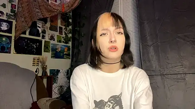 Snapshot of AllegraStaffieri chatting on 8, 4, 2026 AllegraStaffieri online show from 8, 4, 2026