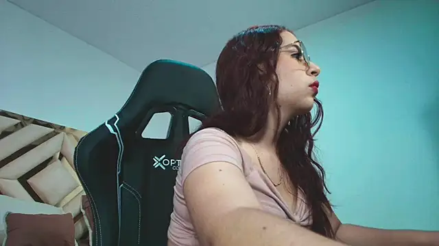 Sophia velvett online show from 16, 4, 2026