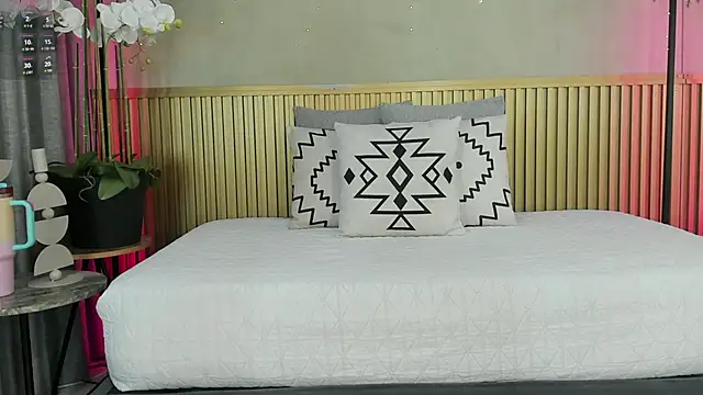 Layla Banks online show from 15, 4, 2026