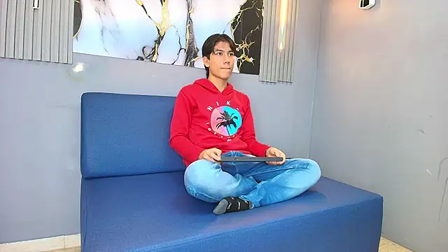 Snapshot of RAPHAEL_NYON1 chatting on 11, 4, 2026 RAPHAEL NYON1 online show from 11, 4, 2026