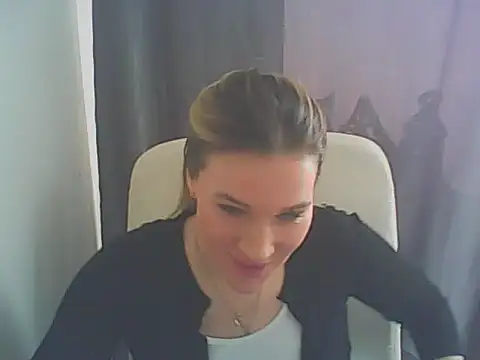 Snapshot of Helly_nanci chatting on 10, 4, 2026 Helly nanci online show from 10, 4, 2026