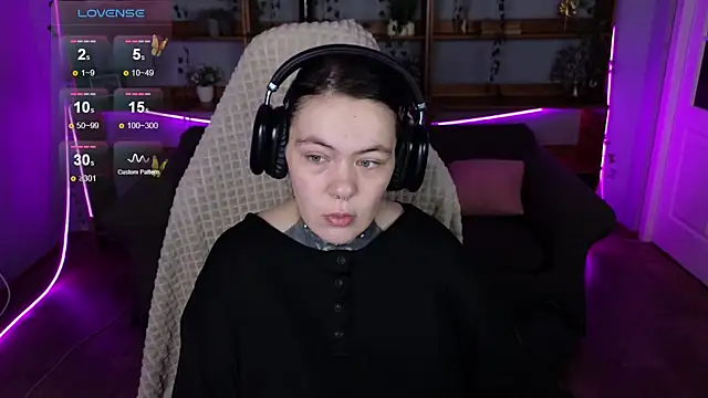 Snapshot of QwertyAnnie_Lbo chatting on 10, 4, 2026 QwertyAnnie Lbo online show from 10, 4, 2026