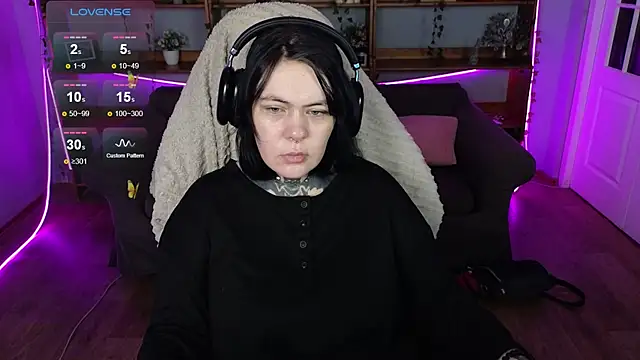 Snapshot of QwertyAnnie_Lbo chatting on 12, 4, 2026 QwertyAnnie Lbo online show from 12, 4, 2026