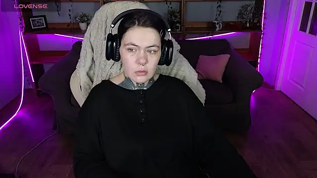 Snapshot of QwertyAnnie_Lbo chatting on 12, 4, 2026 QwertyAnnie Lbo online show from 12, 4, 2026