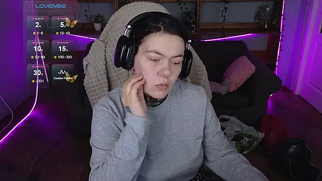 Snapshot of QwertyAnnie_Lbo chatting on 14, 4, 2026 QwertyAnnie Lbo online show from 14, 4, 2026