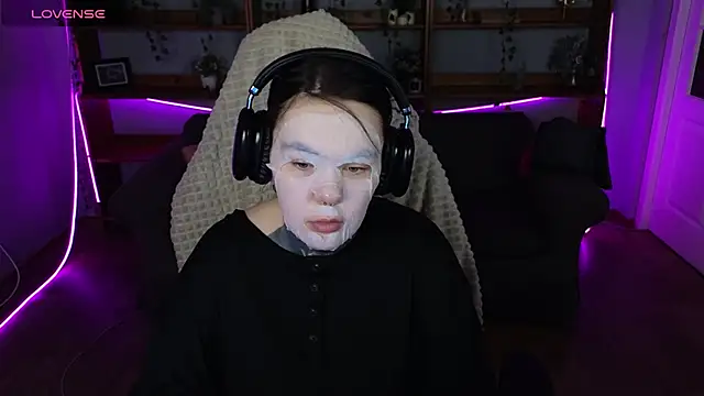 Snapshot of QwertyAnnie_Lbo chatting on 15, 4, 2026 QwertyAnnie Lbo online show from 15, 4, 2026