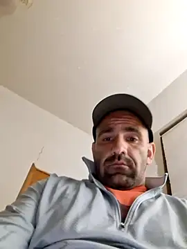 Snapshot of fitguy4u chatting on 24, 5, 2026 fitguy4u online show from 24, 5, 2026