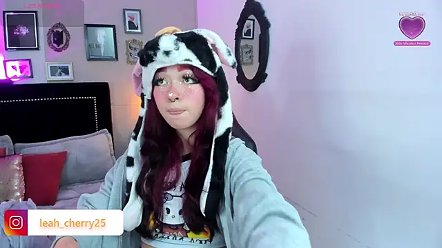 Snapshot of Leah_cherry chatting on 25, 5, 2026 Leah cherry online show from 25, 5, 2026