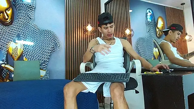 Skinny cute Alyer online show from 12, 5, 2026