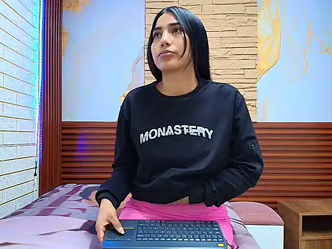 mellaniemonroe303av online show from 12, 4, 2026