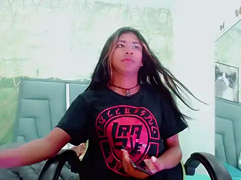 Snapshot of Naomisaenz01 chatting on 4, 6, 2026 Naomisaenz01 online show from 4, 6, 2026