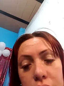 carolinhe26 online show from 11, 4, 2026