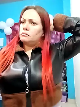 carolinhe26 online show from 13, 4, 2026