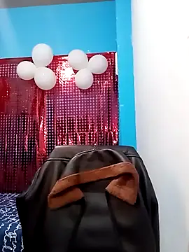 carolinhe26 online show from 15, 4, 2026