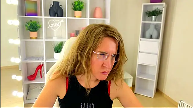 MollyLoll online show from 10, 7, 2026