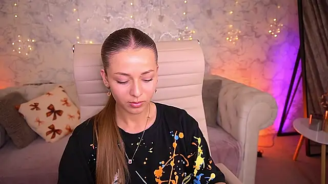 Snapshot of DoveLovee chatting on 5, 5, 2026 DoveLovee online show from 5, 5, 2026