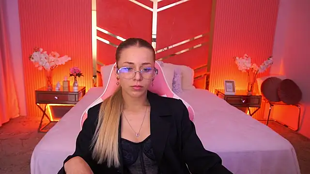 Snapshot of DoveLovee chatting on 19, 5, 2026 DoveLovee online show from 19, 5, 2026