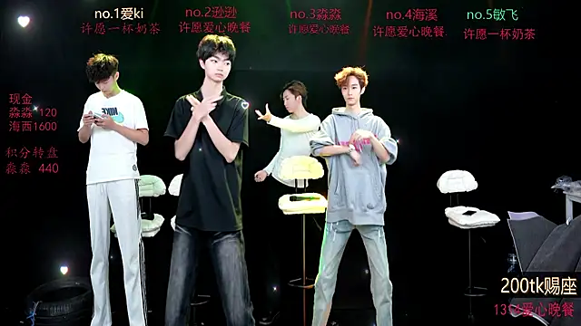 Snapshot of BB-520 chatting on 15, 4, 2026 BB-520 online show from 15, 4, 2026