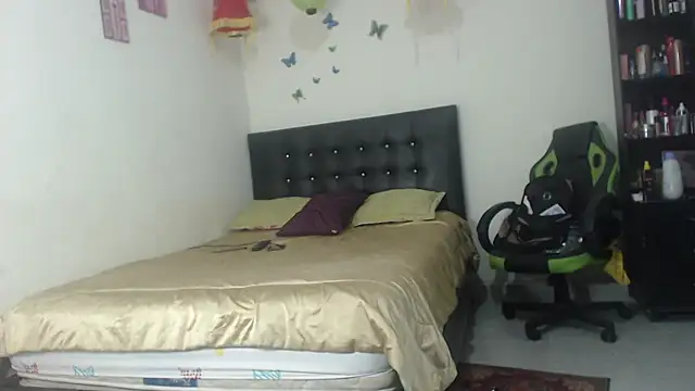 hotbrunettecasandra online show from 25, 2, 2025