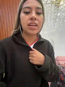 Snapshot of Kimmiebellarie chatting on 7, 7, 2026 Kimmiebellarie online show from 7, 7, 2026