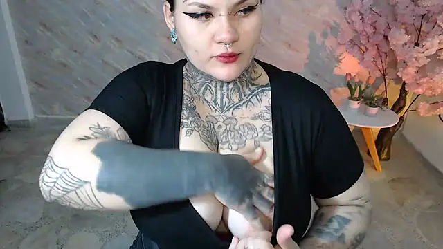 Snapshot of sherlytattos chatting on 17, 7, 2026 sherlytattos online show from 17, 7, 2026