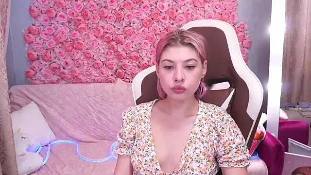 Snapshot of PinkyTrix chatting on 2, 6, 2026 PinkyTrix online show from 2, 6, 2026