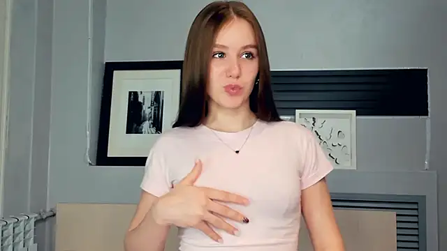 Snapshot of KareenLivingston chatting on 17, 4, 2026 KareenLivingston online show from 17, 4, 2026