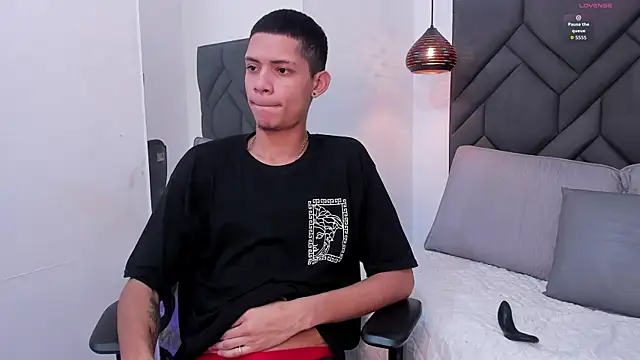 Snapshot of Axel_marcus chatting on 11, 4, 2026 Axel marcus online show from 11, 4, 2026